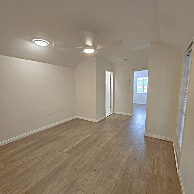 Foto del edificio - 5301 Cartwright Ave
