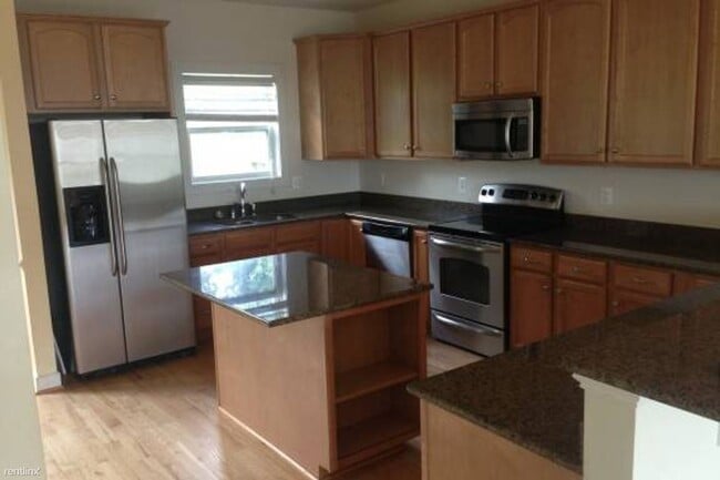 Building Photo - 3 br, 3 bath House - 2140 Saranac Court