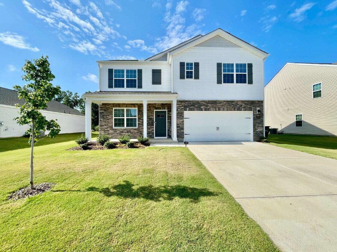 Primary Photo - Spacious 5-Bedroom Haven With 3 Full Baths...