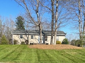 Building Photo - 1304 Mollys Backbone Rd