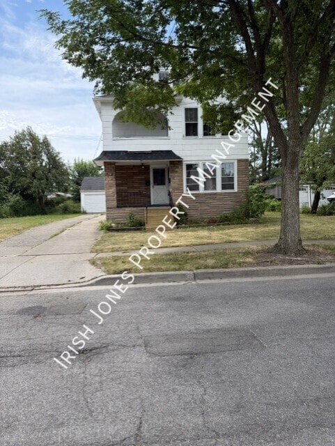 Building Photo - 210 W Hazeltine Ave