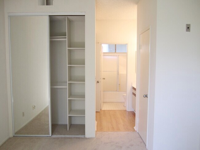 Foto del edificio - 10856 Morrison St