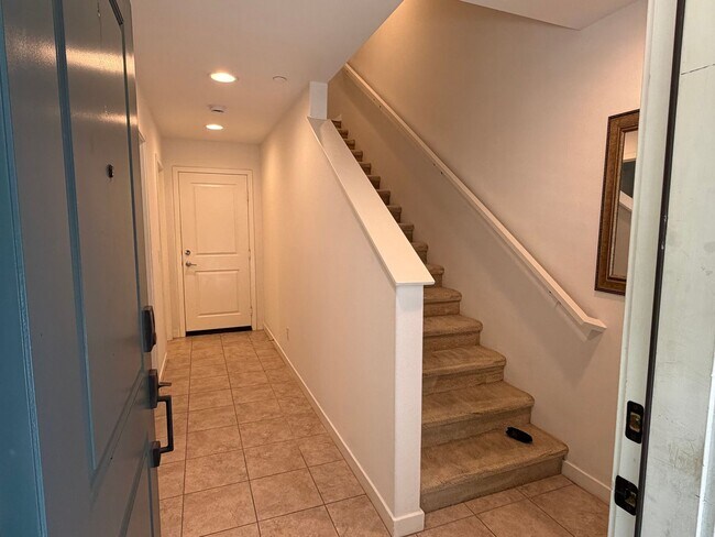 Building Photo - Modern, Spacious 3BR/4BA Home with Exceptional Freeway Access & Nearby Nature