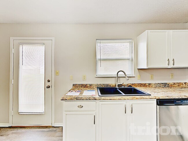 Foto del edificio - 1909 Blue Pine Ln