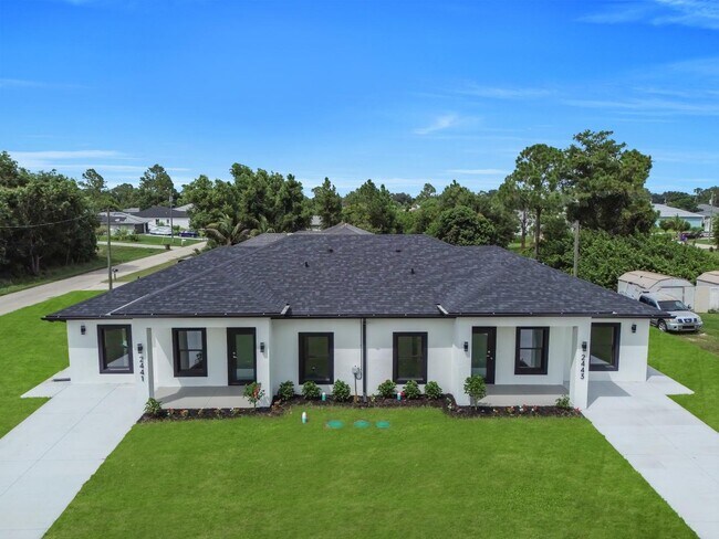 Foto del edificio - 2441 / 2443 Mae Ave S (4920/4922 28th St SW) - 2441 Mae Ave S (4920 28th St SW) Single