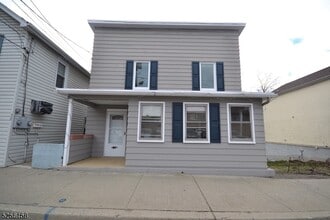 Building Photo - 30 Maple Ave