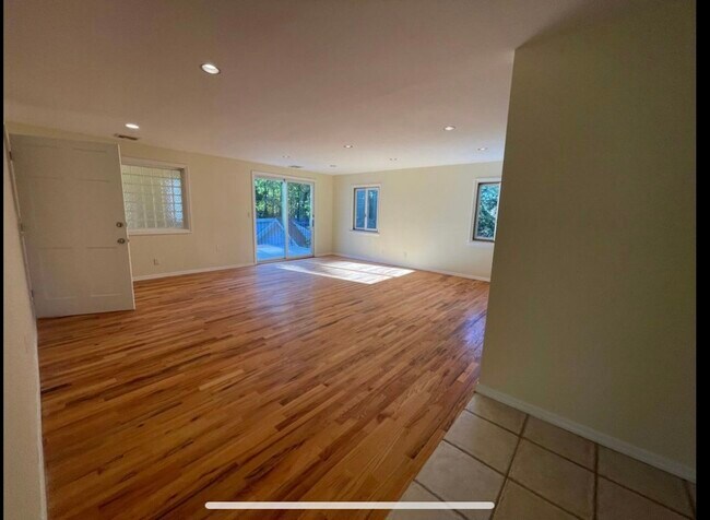 Building Photo - 71 Capitol Heights Rd