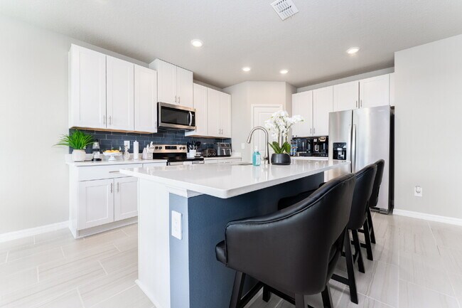 Foto del edificio - Spacious & Beautifully designed 4 Bedroom/...