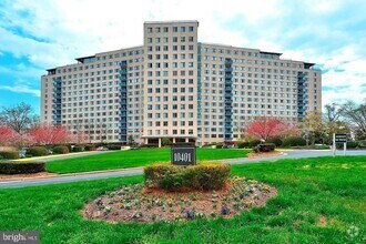 Building Photo - 10401 Grosvenor Pl