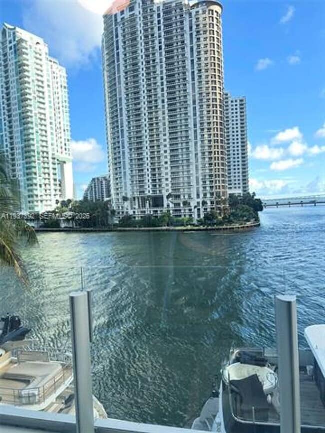 Building Photo - 300 Biscayne Blvd Way