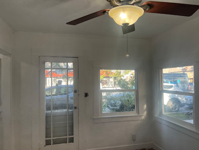 Building Photo - 307 E Bay Ave