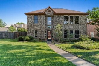 Building Photo - 6752 MacIntosh Dr