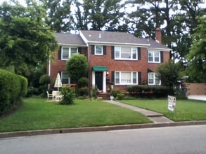 Building Photo - 1500 Meads Rd