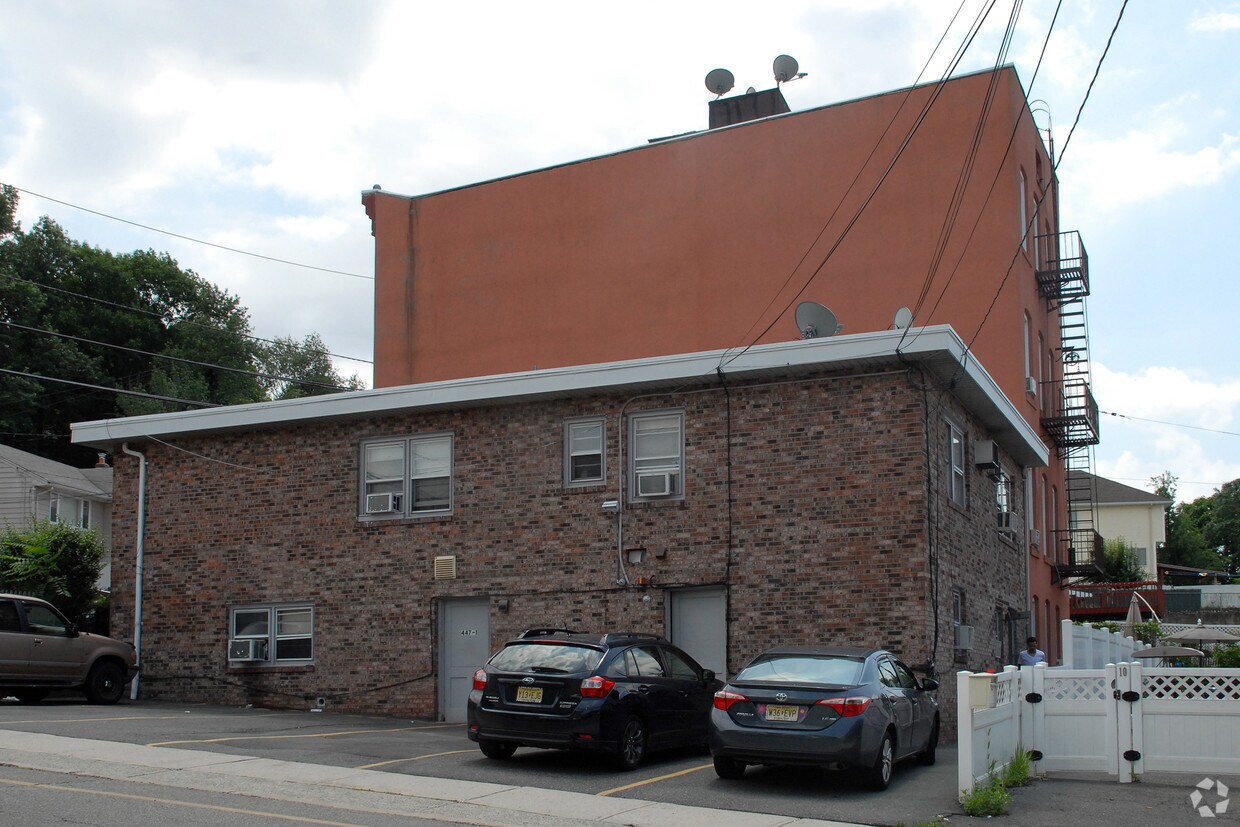 Building Photo - 449 Palisade Ave