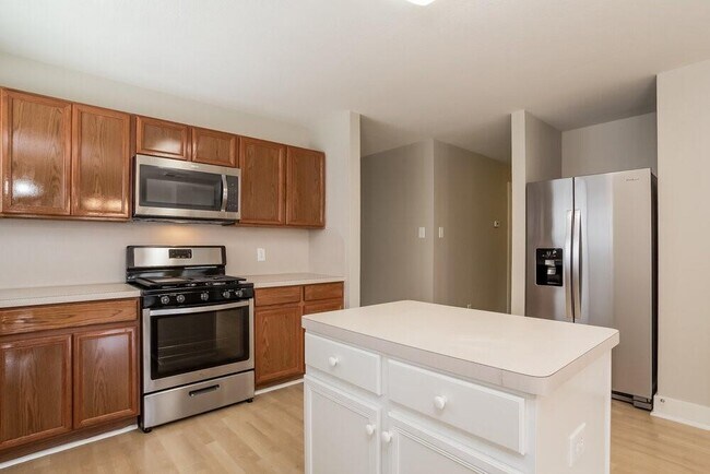 Building Photo - 422 Laurel Timbers Dr
