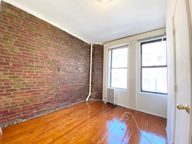 Foto del edificio - 328 E 19th St