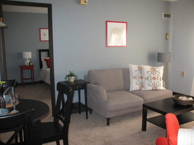 Building Photo - City View in the Square Co-op