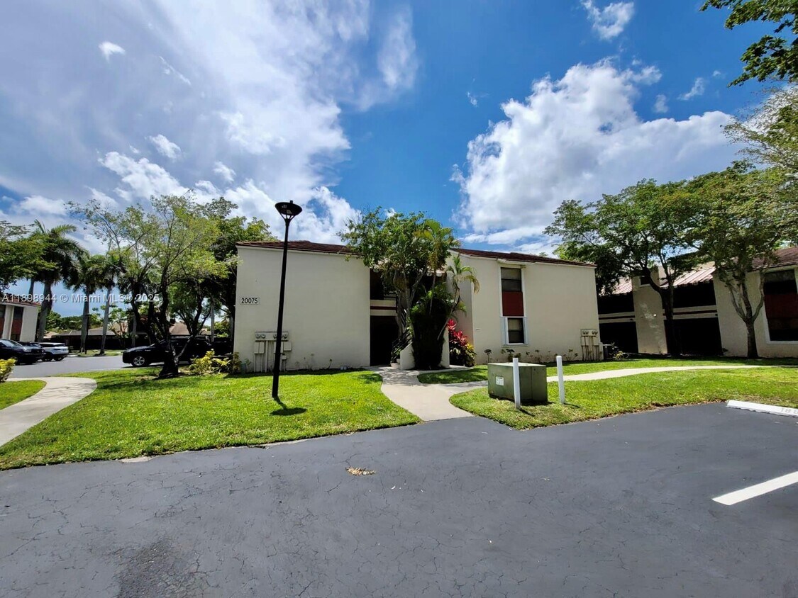 Foto principal - 20075 NE 3rd Ct