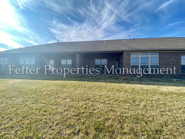 Building Photo - 2 Bedroom Condo with Office/Multipurpose Room