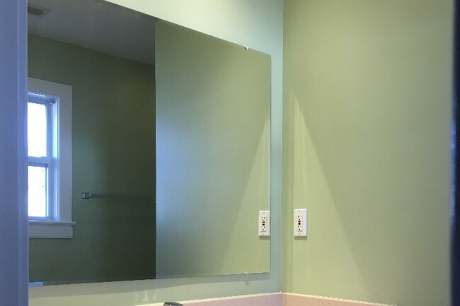 Todos los nuevos y pintura; pisos en todo el apartamento. - 3 Rosemont Ct