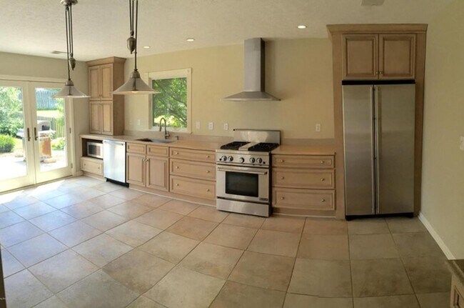 Building Photo - 10128 Spring Gate Dr