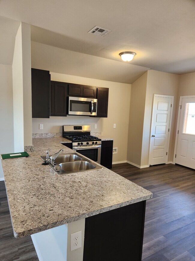 Bar Top In Kitchen - 1401 NW 112th St
