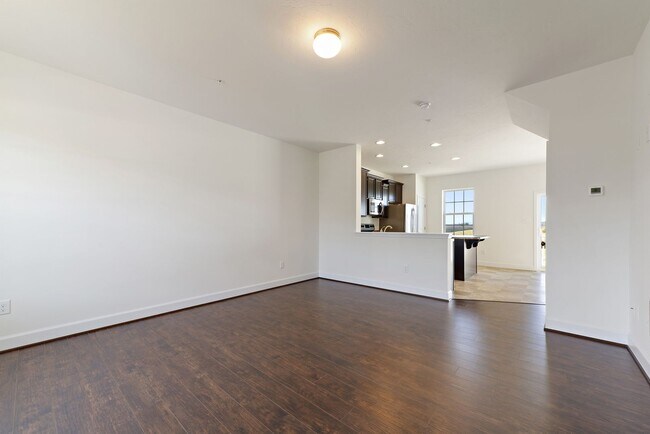 Foto del edificio - Luxury Townhome!