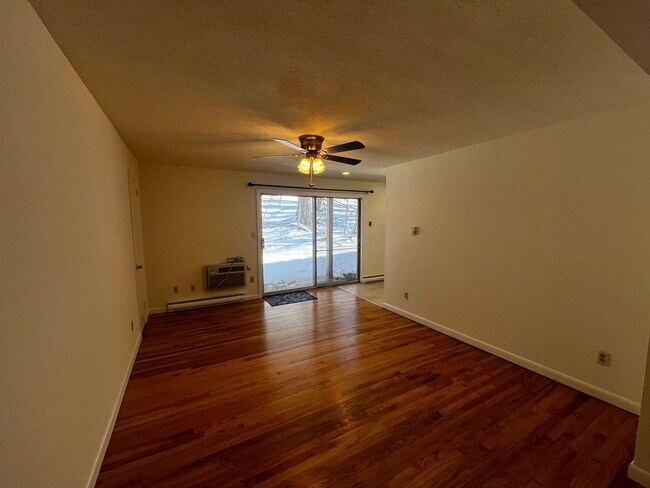 Building Photo - 2 Bedroom in Farmington Village
