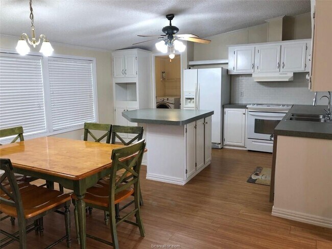 Foto del edificio - 10555 Willow Brook Dr