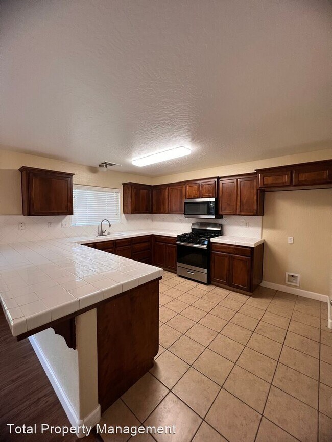 Foto del edificio - 4 br, 2.5 bath House - 2956 Sauvignon St.