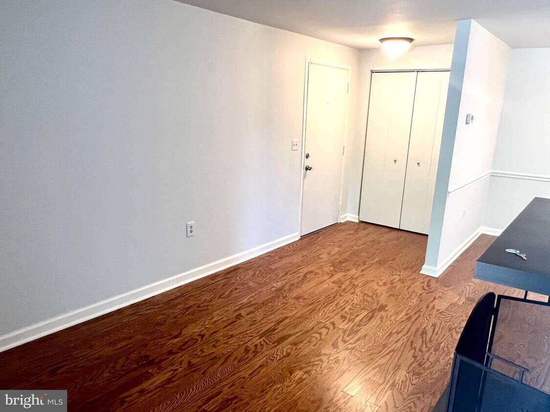 18040 Chalet Dr Unit 15104, Germantown, MD 20874 Room for Rent in
