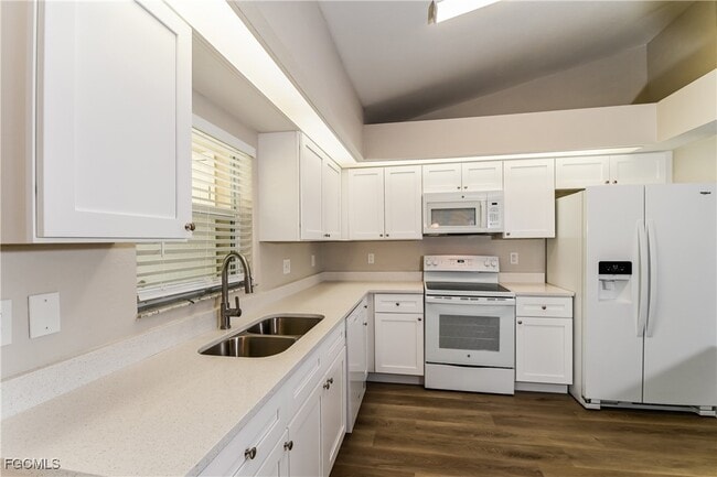 Foto del edificio - 349 SW 28th Pl