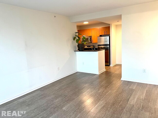 Building Photo - 408 E 92nd ST