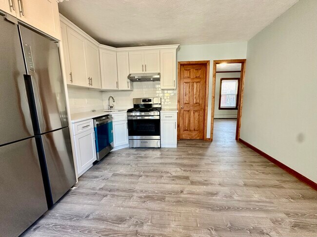 Building Photo - 89 Webster Ave