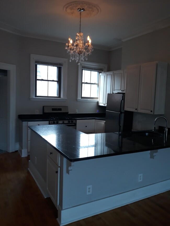 Building Photo - 124 F St