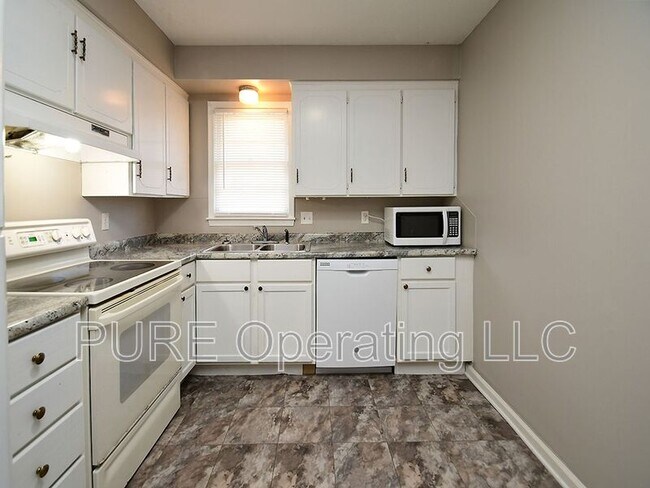 Building Photo - 2215 S 50 Av Cir