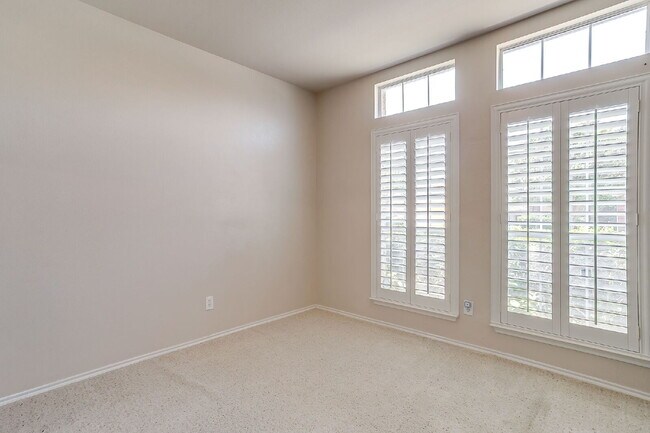 Building Photo - Fully Furnished 3 bed, 2 bath in White Settlement!