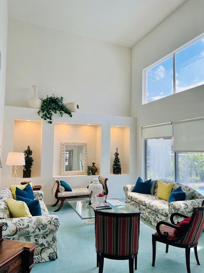 Foto del edificio - 17275 Ventana Dr