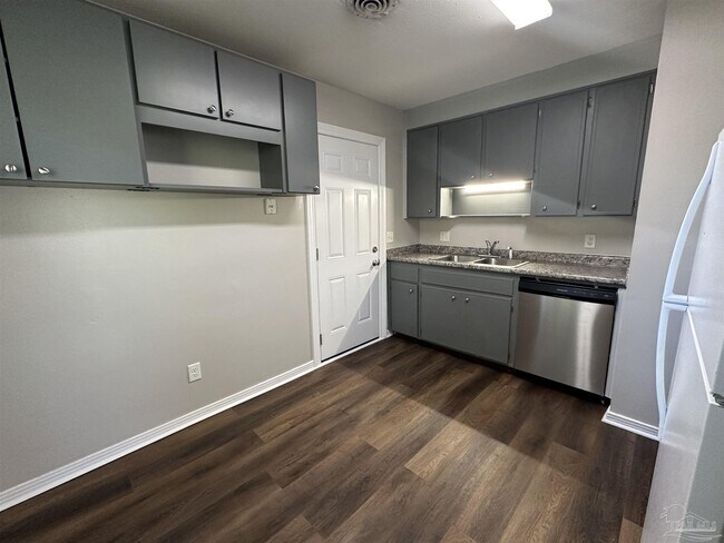 Foto del edificio - 6350 Judkins Dr