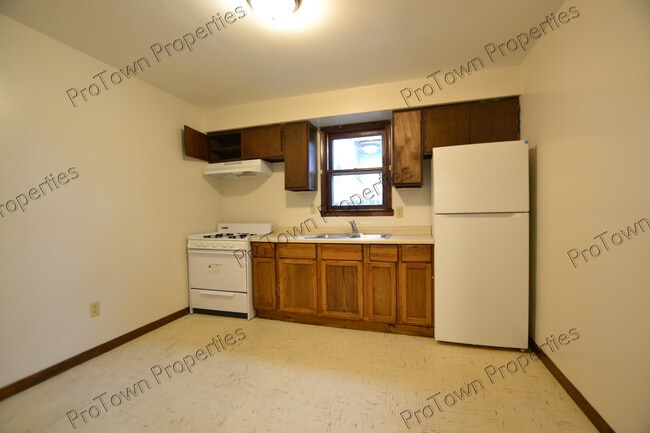 Building Photo - 121 Comstock St