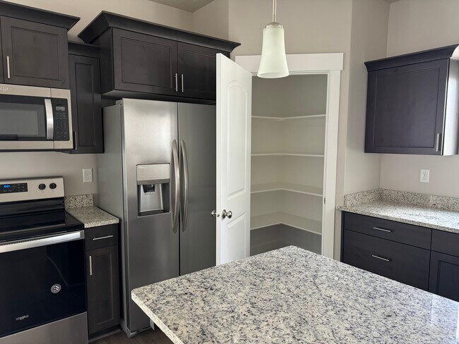 Foto del edificio - 8648 Oakridge Alley