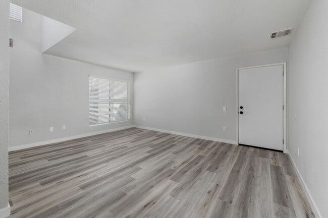 Foto del edificio - CITY HEIGHTS LOVELY 2 BD, 2 BA, RENOVATED. CLOSE TO YMCA, SCHOOLS
