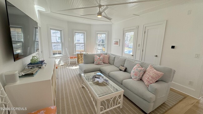 Building Photo - 258 Osborne Ave