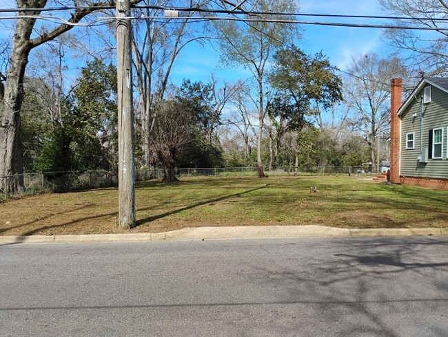 Building Photo - 204 W Park Ave