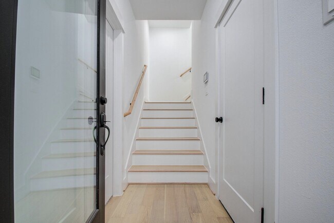 Building Photo - 2803 Anita St