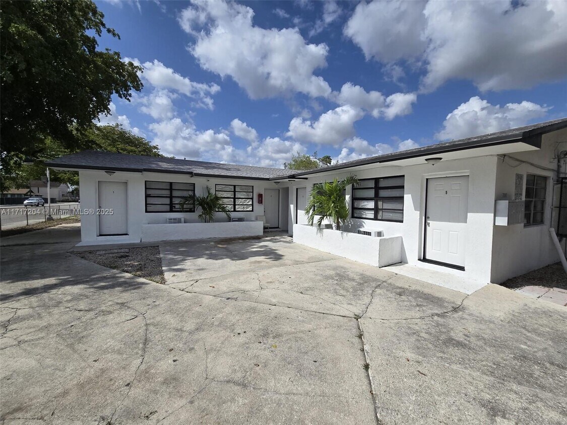 Primary Photo - 7090 NW 17th Ave