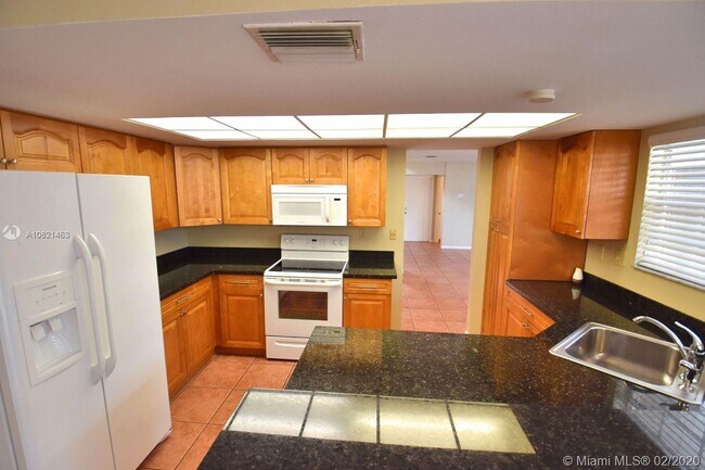 Building Photo - 5085 Point Alexis