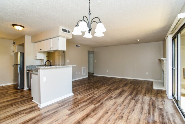 Foto del edificio - 7906 Greenside Ct