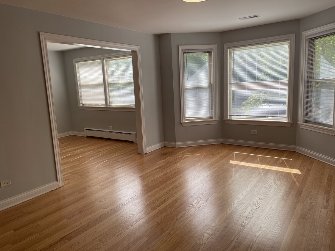 Foto principal - 5839 N Cicero Ave