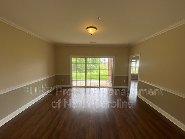 Building Photo - 8913 Meadow Vista Road